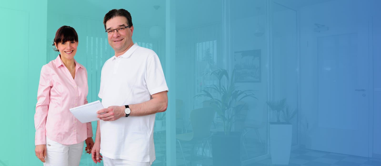 Dr. med. Marion und Götz Unger in ihrer Praxis